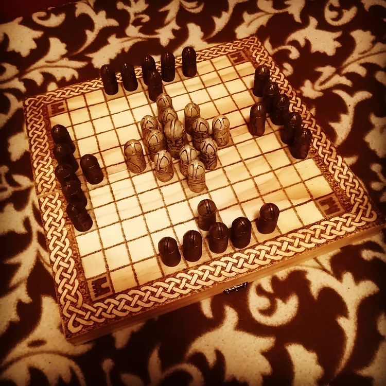 jugar ajedrez vikingo Hnefatafl