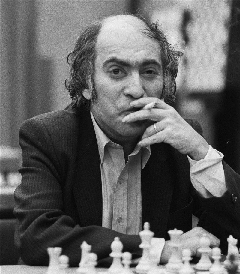 Mikhail Tal durante un torneo en 1982